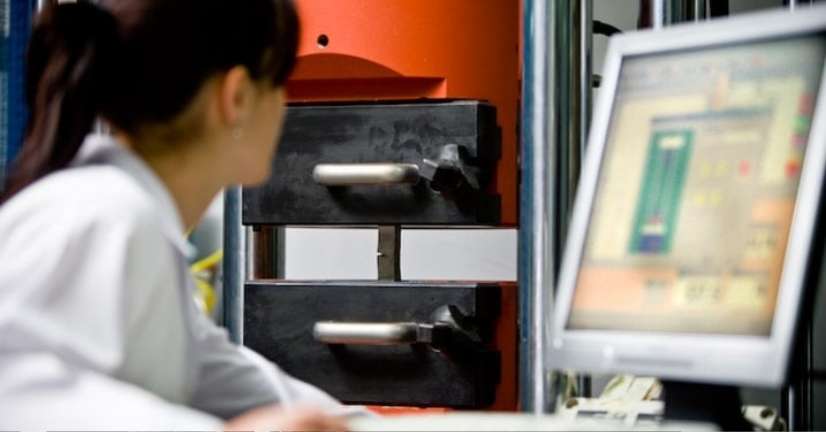 Ensayos en laboratorio metalurgico